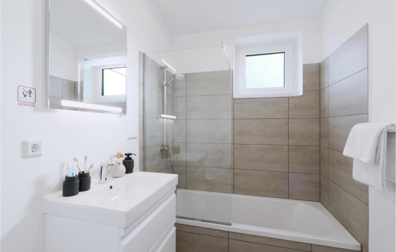 Stunning Home In Lembruch-Duemmer See With Wifi Extérieur photo